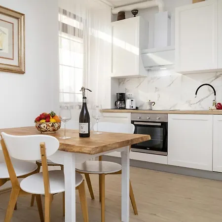 Mario 아파트 풀라